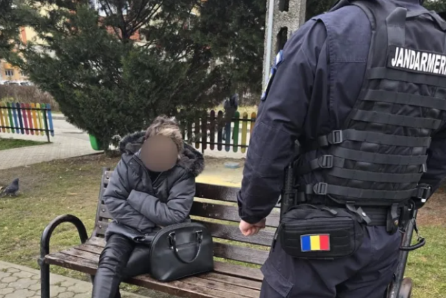 Pericol intr un parc pentru copii din Cluj Napoca Locuitorii cer patrule si curatenie dupa ce au gasit sticle sparte si mizerie