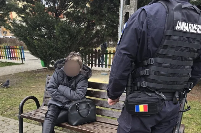 Pericol intr un parc pentru copii din Cluj Napoca Locuitorii cer patrule si curatenie dupa ce au gasit sticle sparte si mizerie