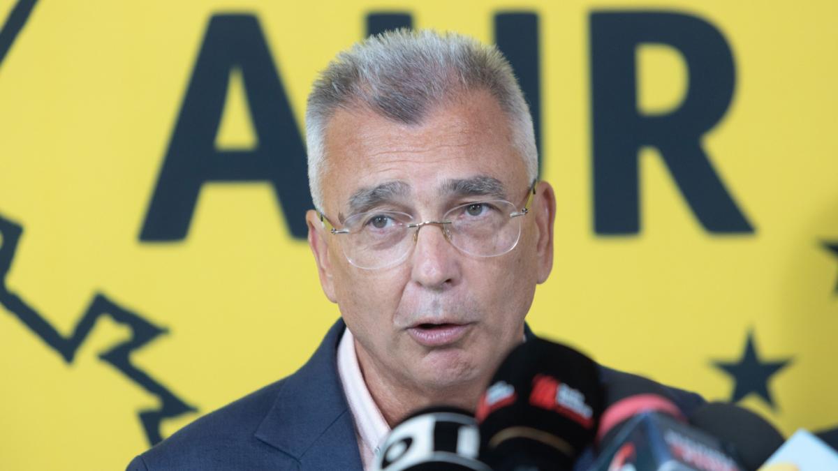 Petrisor Peiu acuza Guvernul si PSD de complicitate pentru a adopta legi pe repede inainte