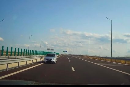 Polițiștii l-au identificat pe șoferul care a circulat pe contrasens pe Autostrada A7. Cine este acesta și ce sancțiune a primit.