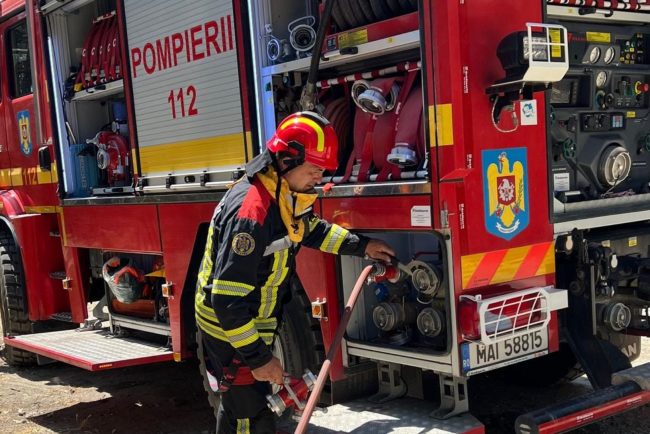 Pompierii romani continua sa fie in Franta pentru a lupta impotriva incendiilor de vegetaie si a le preveni
