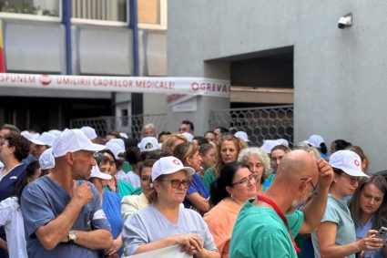 Proteste în sute de spitale din România. Personalul medical amenință cu greva generală dacă legea salarizării nu va fi modificată. Anunțul Federației SANITAS.