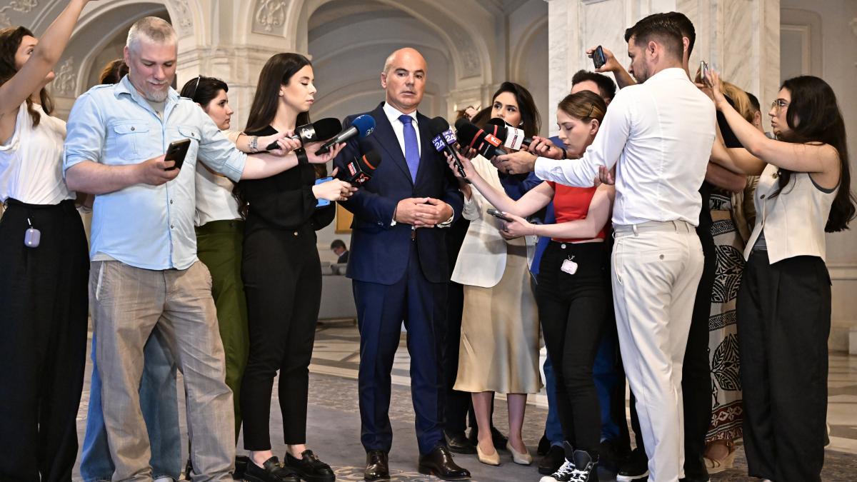 Rares Bogdan il critica pe Bolojan Nu intelege politica A conceput politici pentru un oras nu pentru