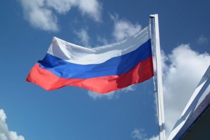Rusia își adaptează apărarea împotriva atacurilor cu drone ucrainene prin utilizarea bruiajului Starlink și camuflarea transporturilor militare.