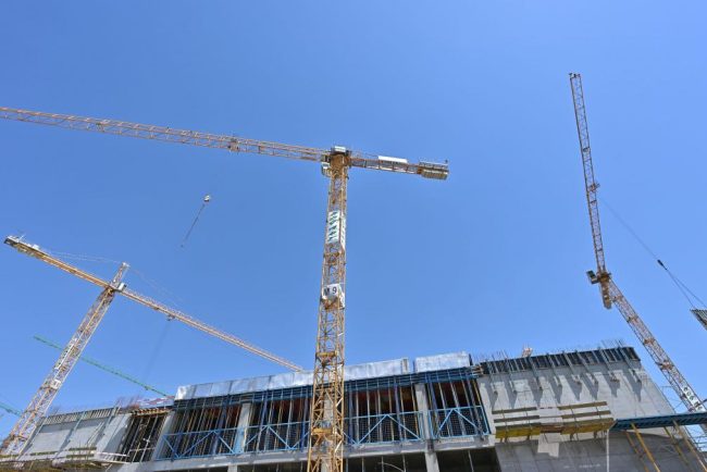 Se modifica regulile pentru cei care doresc sa si construiasca o casa sau un garaj la tara dar si