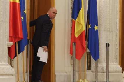 Și criza politică se află în vacanță. Bolojan ar putea rămâne premier demis la Palatul Victoria pe…