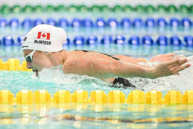 Summer McIntosh a stabilit un nou record mondial la inotul feminin doborand astfel vechiul record