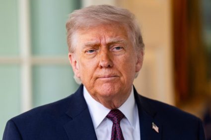 Trump a promis benzină la preț mic într-o rețea de benzinării din SUA. Rezultatul: prețurile au crescut.