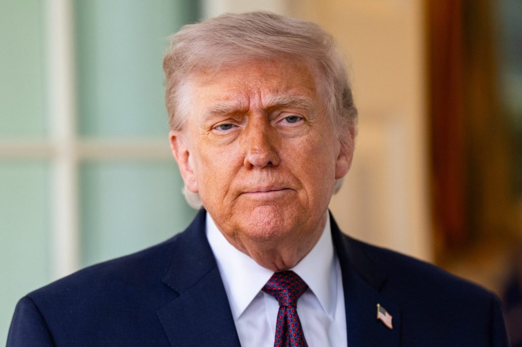 Trump a promis benzina la pret mic intr o retea de benzinarii din SUA Rezultatul preturile au crescut
