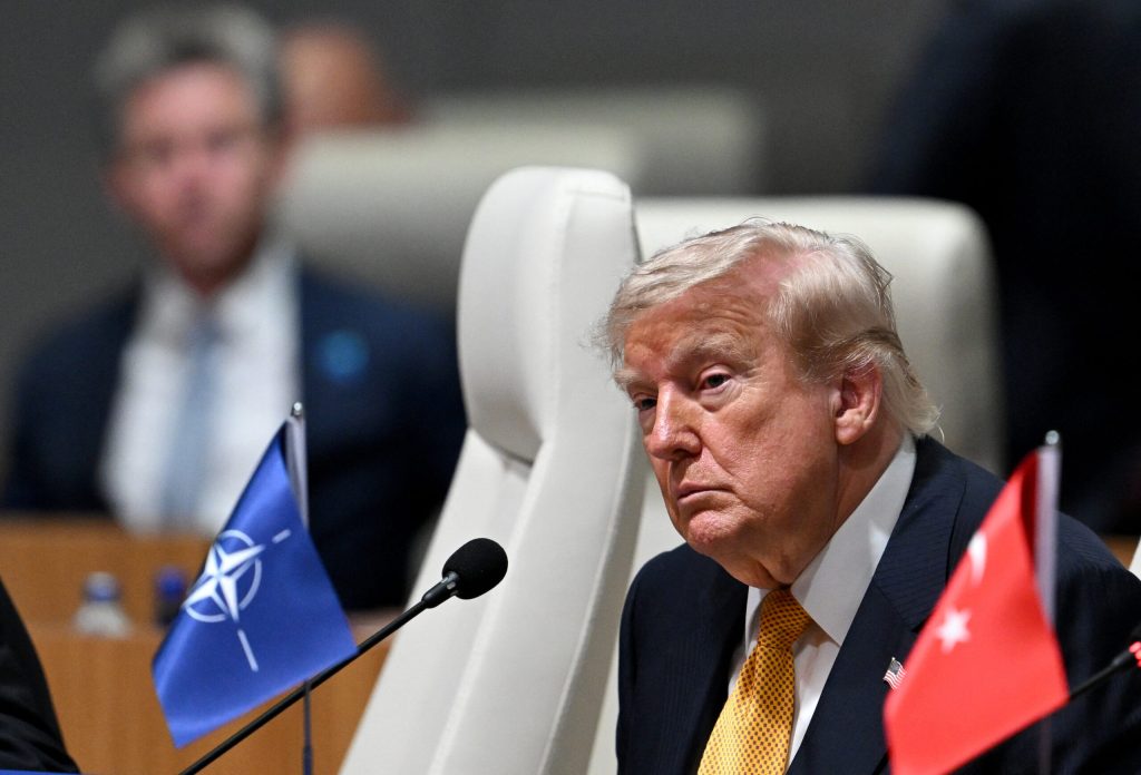 Trump reintroduce sanctiunile impotriva Iranului in cadrul Summitului NATO