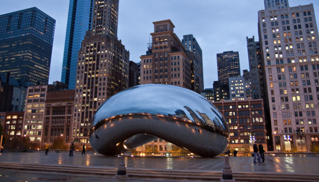 Ucrainenii din Chicago au organizat un protest simbolic pentru victimele razboiului Participantii sau asezat pe asflat in memoria civililor care au fost ucisi