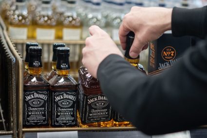 Un român a fost amendați cu 1,8 milioane de euro în Belgia pentru fraudă legată de accizele pe alcool.
