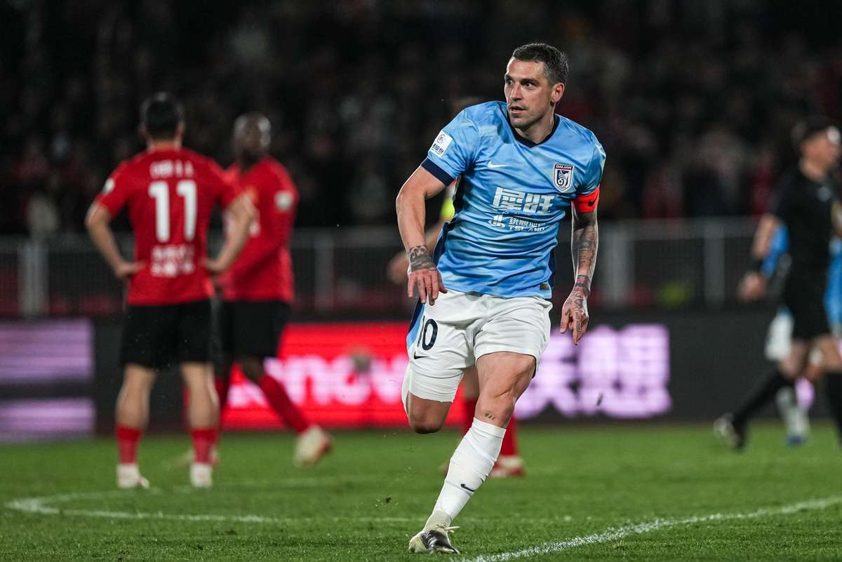 VIDEO De neoprit Nicolae Stanciu isi continua forma excelenta in China si inscrie din nou