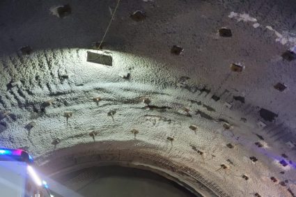 ACTUALIZARE: Accident de muncă pe Autostrada Sibiu – Pitești: Doi muncitori turci au fost răniți din cauza surpării unui mal de pământ