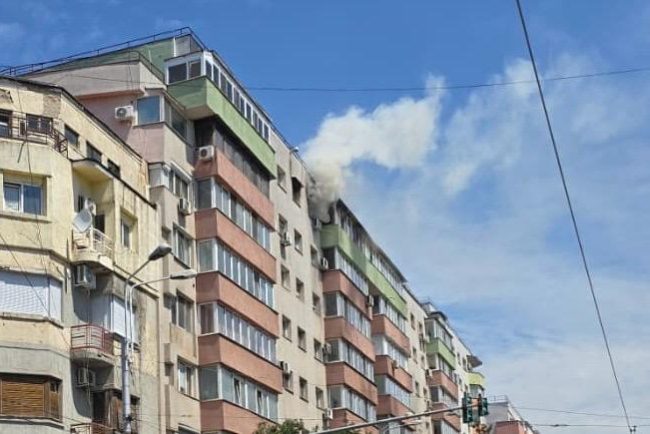 incendiu intr un apartament din bucuresti au fost raportate degajari mari de fum