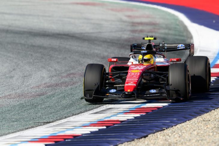 lewis hamilton obtine pole position pentru cursa sprint de la silverstone din formula 1 pilotul ferrari il depaseste cu 11 miimi pe liderul clasamentului general