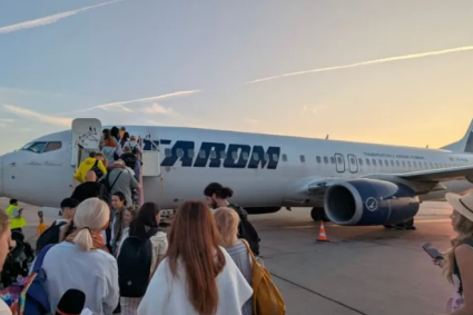 Surpriza vieții pentru un bunic de 87 de ani! Nepoata vrea să-l urce pentru prima dată într-un avion: „Mi-ar face o mare plăcere să-i ofer această surpriză”
