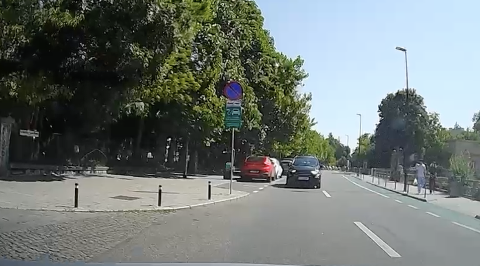 video un sofer s a pierdut pe o strada interzisa in cluj napoca circula fara nicio problema din sensul opus pe o strada cu sens unic