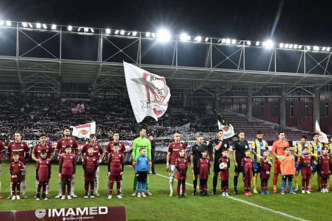 Accidentare serioasa la Petrolul Rapid Jucatorul a parasit stadionul cu carcje