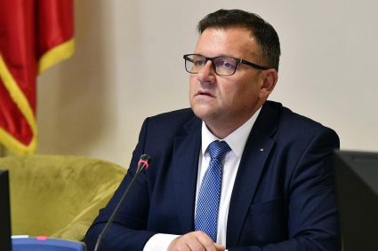 Budăi: Stimați domni de la PNL, vă rugăm să ne explicați de ce România a pierdut fondurile care ar fi trebuit să rămână și să fie reinvestite aici.