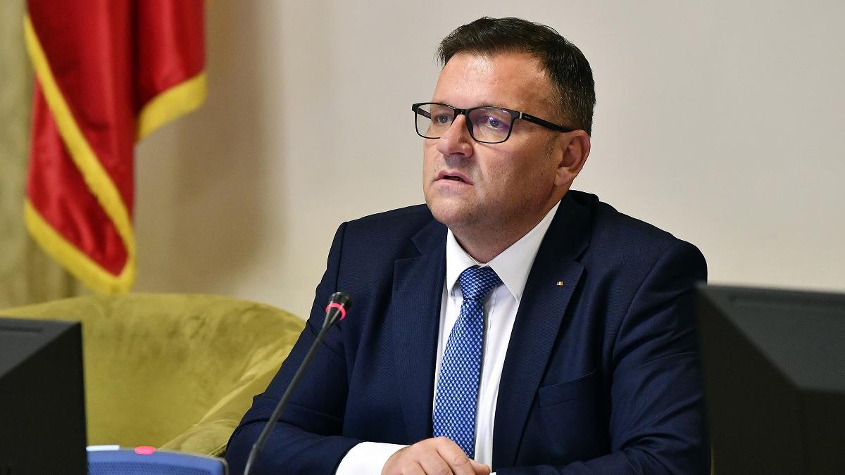 Buda i Stimati domni de la PNL va rugam sa ne explicati de ce Romania a pierdut fondurile care ar fi trebuit sa ramana si sa fie reinvestite aici