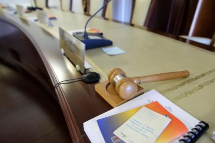 CCR examinează noua Lege ANI. Sesizarea se referă la amendamentul AUR privind averile partenerelor și…