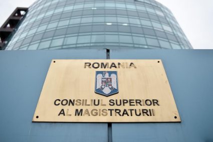 CSM solicită „clarificări publice” cu privire la întâlnirea premierului Bolojan cu președinta CCR, Simina Tănăsescu