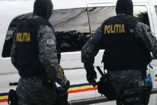 Cinci persoane inclusiv un politist au fost arestate dupa jafuri in valoare de 900000 de euro in Timisora