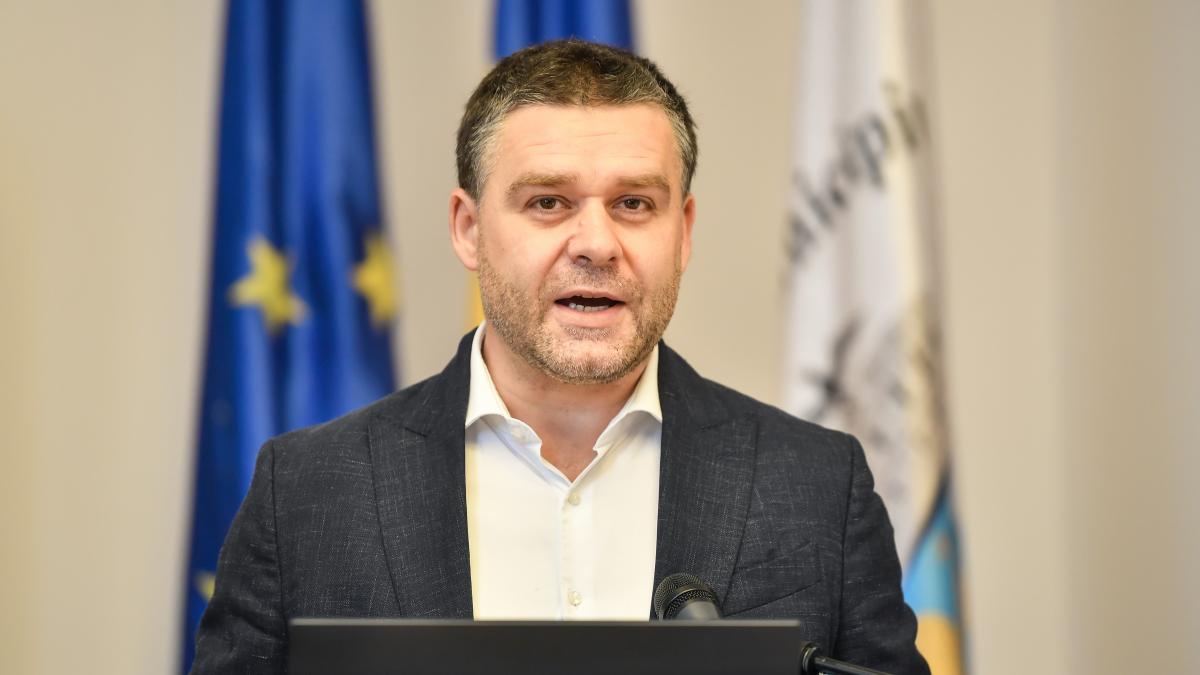 Ciprian Ciucu se implica in scandalul merdenelelor Exista loc si pentru croissant
