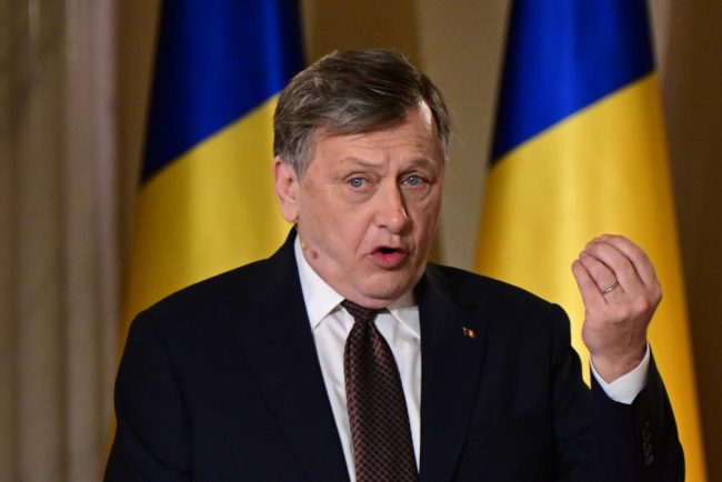 Crin Antonescu crede ca Nicusor Dan ar trebui sa demisioneze daca nu solutioneaza criza politica