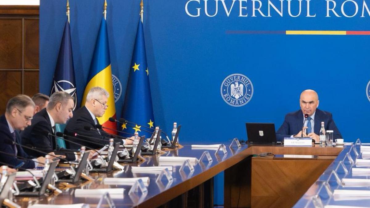Datoria publica a trecut de 60 din PIB Guvernul anunta inghetarea salariilor si a ajutoarelor sociale