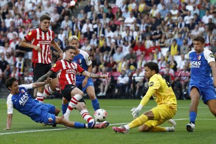 LIVE PSV – AZ Alkmaar: Dennis Man este în primul 11. PSV joacă cu un om în minus din minutul 9.