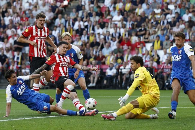 LIVE PSV AZ Alkmaar Dennis Man este in primul 11 PSV joaca cu un om in minus din minutul 9