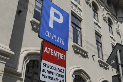 Mașini personale folosite ca vehicule de serviciu pentru a beneficia de parcare gratuită. Doi foști comisari-șefi din…