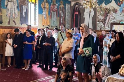 Nicușor Dan a vizitat Mănăstirea Dejani cu ocazia Sfintei Maria, fiind însoțit de Mirabela Grădinaru și copiii lor.