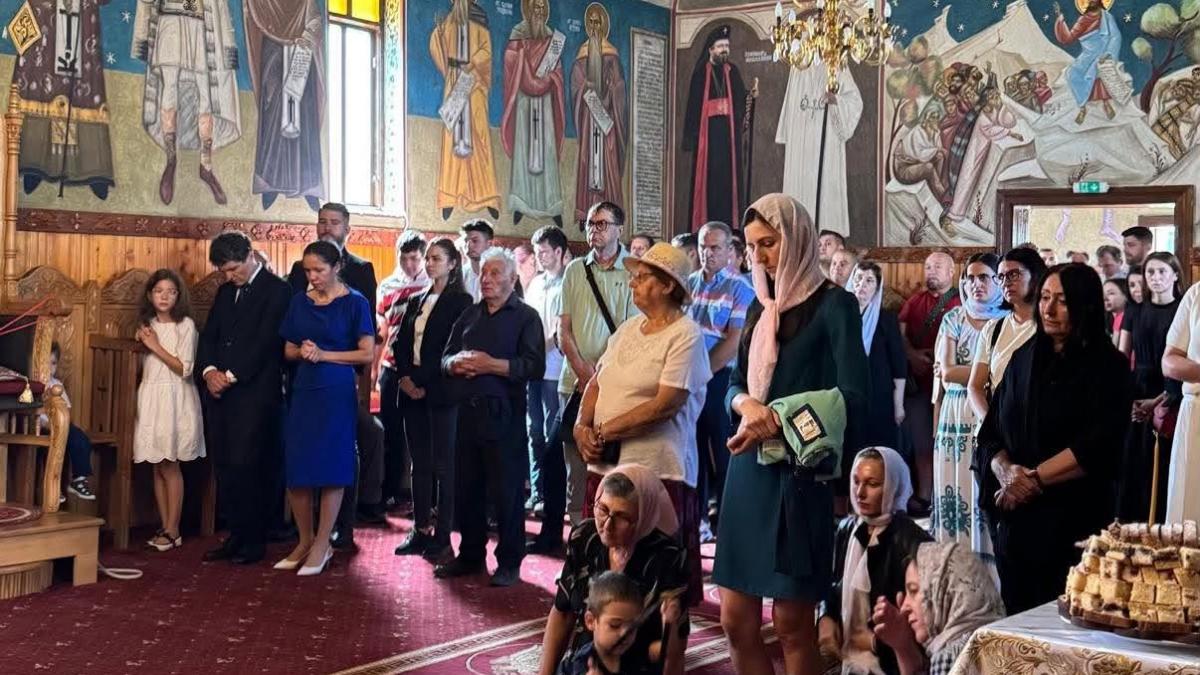 Nicuser Dan a vizitat Manastirea Dejani cu ocazia Sfintei Maria fiind insotit de Mirabela Grdinaru si copiii lor