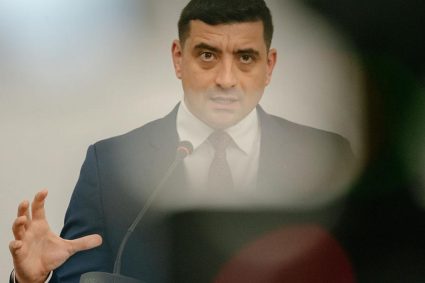 Patru fosti oficiali americani, printre care doi ambasadori în România, solicită SUA să îi anuleze viza lui George Simion.