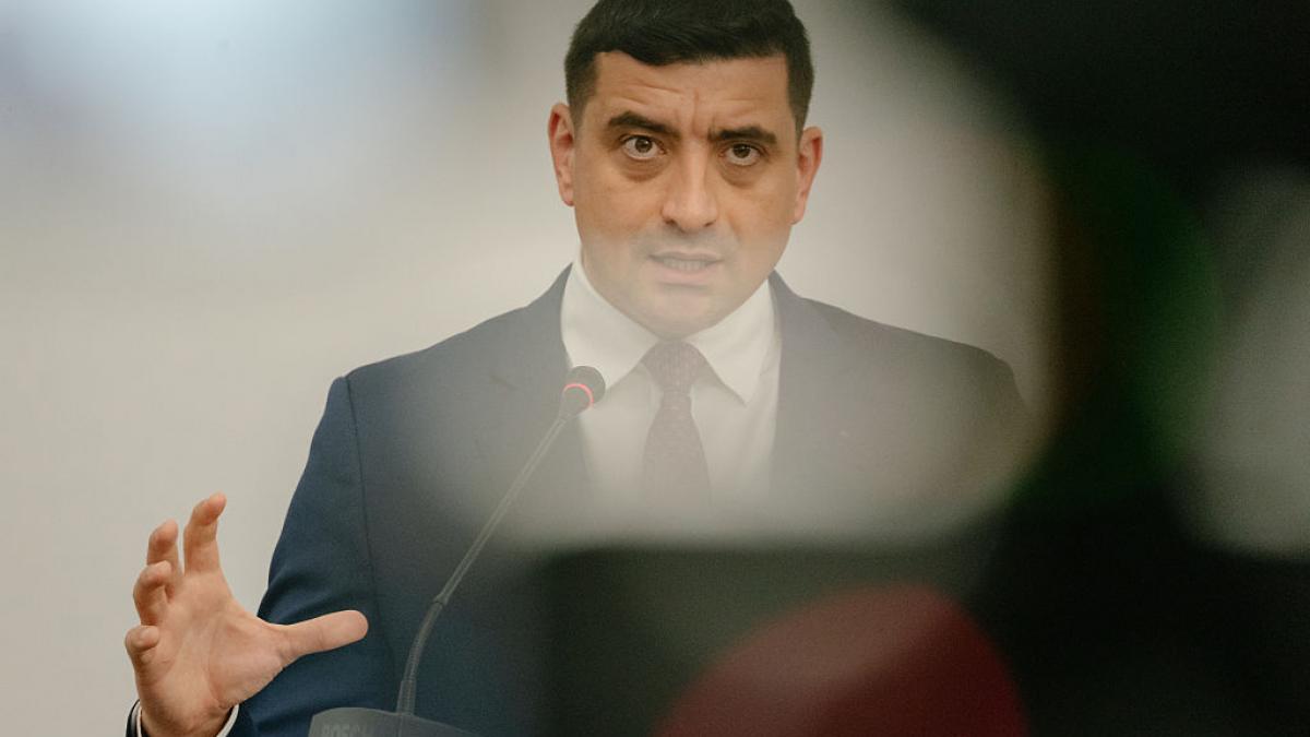 Patru fosti oficiali americani printre care doi ambasadori in Romania solicita SUA sa ii anuleze viza lui George Simion