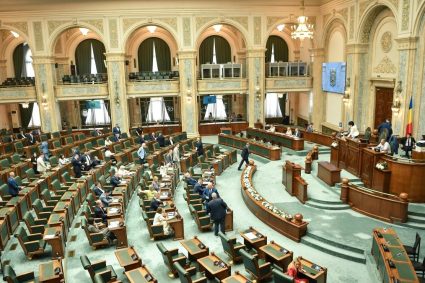 Senatul a votat pentru anularea închiderii termocentralelor. Avertismentul lui Bolojan: „Există riscul de a avea…