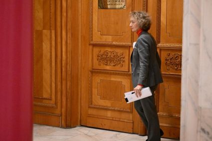 Senatul înființează o comisie de anchetă privind întâlnirea dintre premierul interimar Bolojan și președinta CCR.