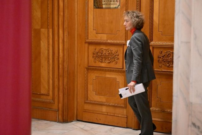Senatul infiinteaza o comisie de ancheta privind intalnirea dintre premierul interimar Bolojan si presedinta CCR