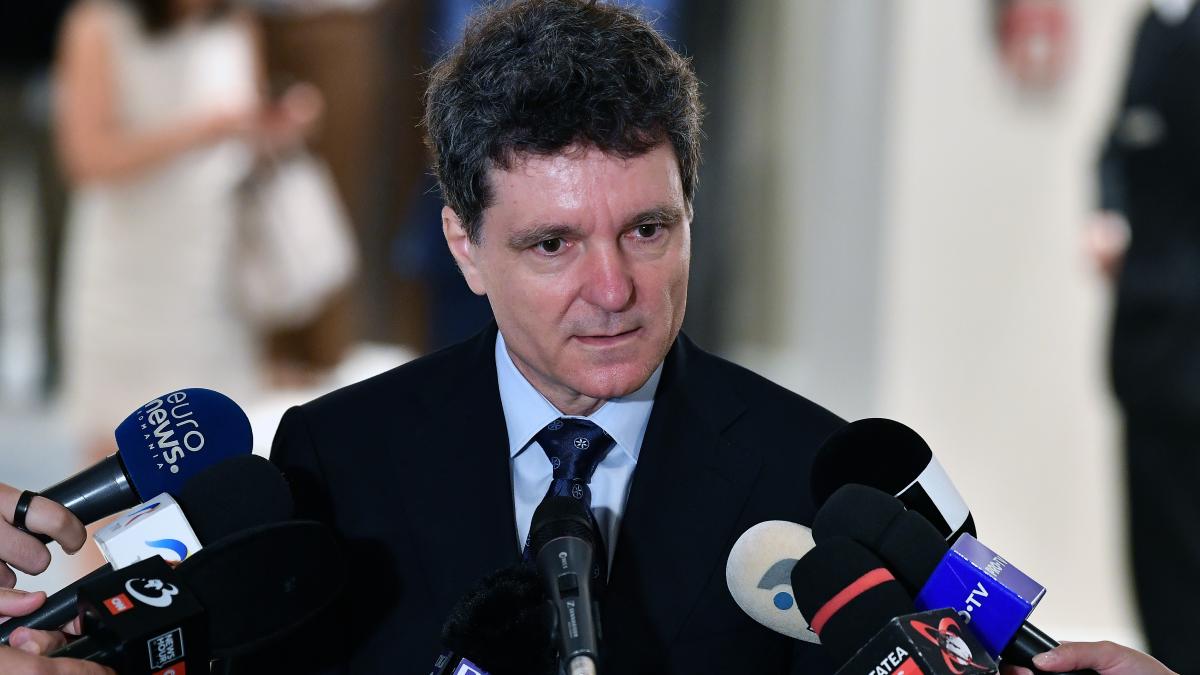 Surse Nicusor Dan intentioneaza sa anunte un prim ministru pe 1 septembrie PSD negociaza formarea unui guvern minoritar