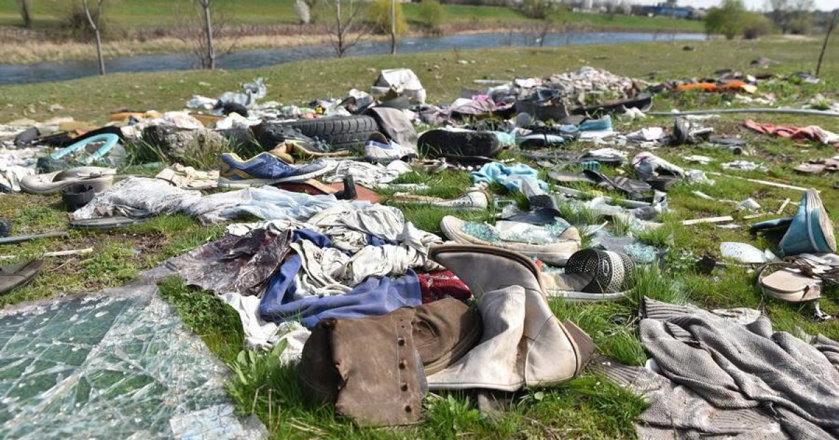 Un om de afaceri a fost arestat de procurori sub acuzatia ca firma sa a ingropat ilegal deseuri in judetul