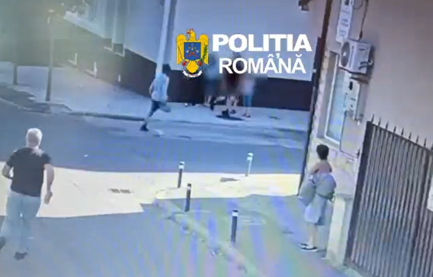 VIDEO Imagini spectaculoase cu o urmrire demn de filme pe strazile Clujului Soferul reuseste sa evadeze dupa ce loveste o femeie dar localnicii se mobilizeaza si il capturesc