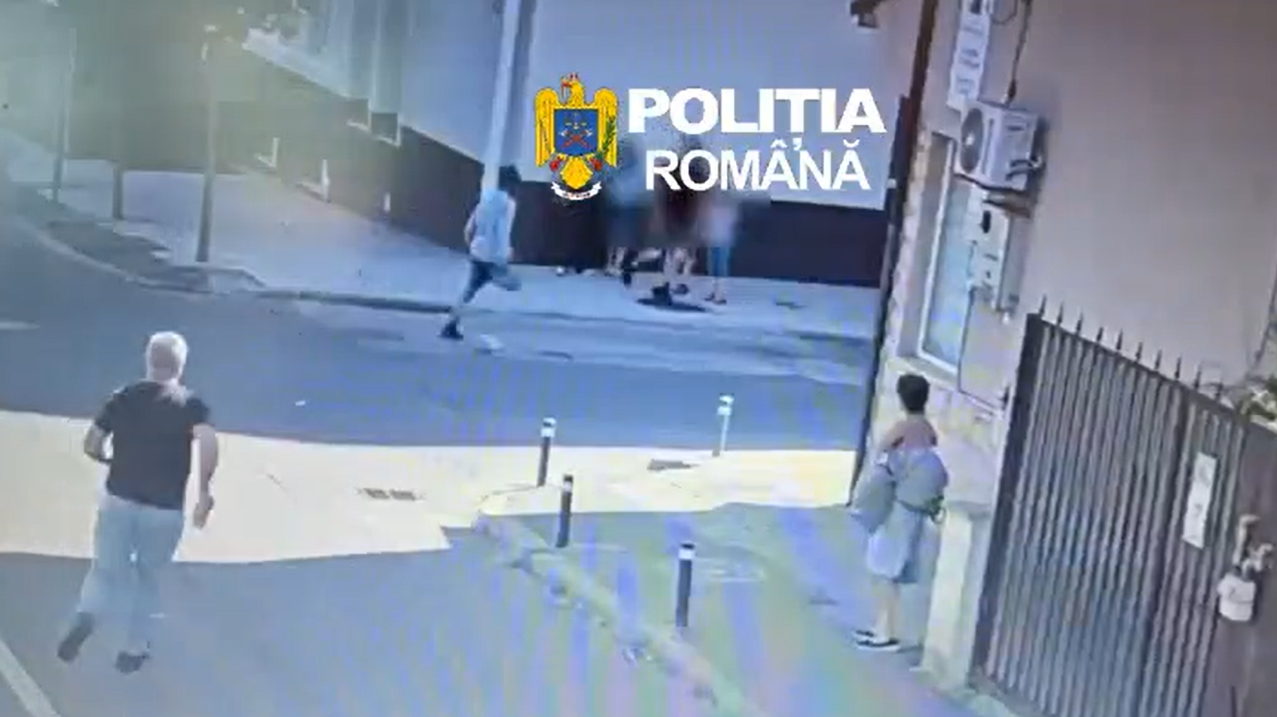 VIDEO Imagini spectaculoase cu o urmrire demn de filme pe strazile Clujului Soferul reuseste sa evadeze dupa ce loveste o femeie dar localnicii se mobilizeaza si il capturesc