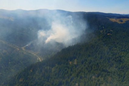 VIDEO. Incendiul de la Mărișel a fost stins după patru zile dificile. Intervenția elicopterului a fost esențială în stingerea flăcărilor.