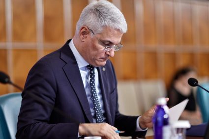 Surse: Dragoș Pîslaru a trimis o nouă variantă confidentială a legii salarizării la Bruxelles. Oficialii Comisiei Europene nu ar fi de acord cu aceasta.