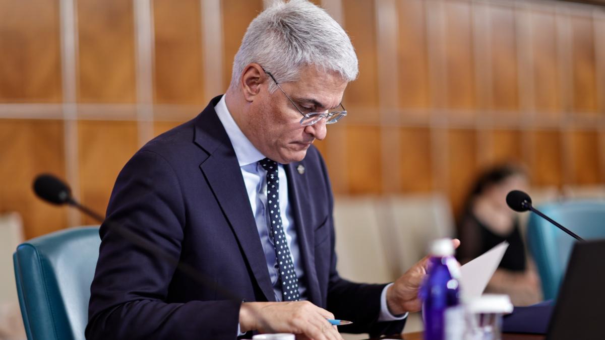 surse drago pislaru a trimis o noua varianta confidentiala a legii salarizarii la bruxelles oficialii comisiei europene nu ar fi de acord cu aceasta