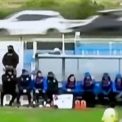 video o minge trimisa in strada in timpul unui meci de liga a doua a cauzat un accident rutier