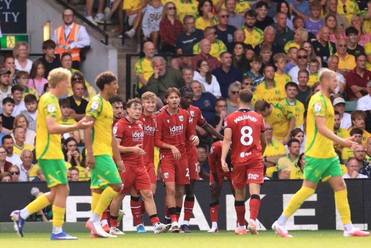 video premiera in anglia jucator suspendat dupa ce a marcat cu mana iar arbitrul a validat golul